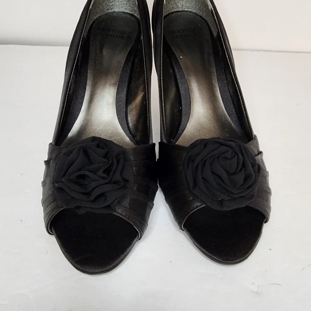 Mootsies Tootsies Black Peep Toe Bow Pumps 2.5